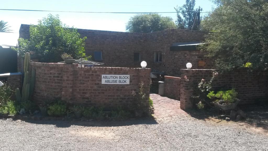 Onze Rust Guest House And Caravanpark Colesberg Exterior foto