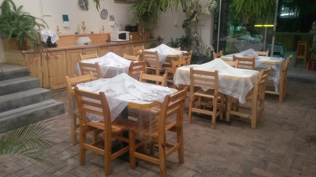Onze Rust Guest House And Caravanpark Colesberg Exterior foto
