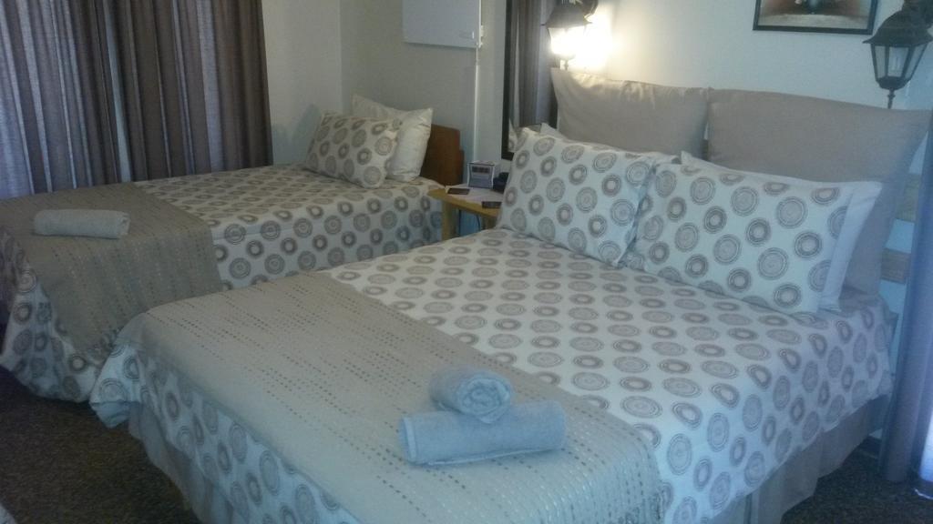 Onze Rust Guest House And Caravanpark Colesberg Habitación foto